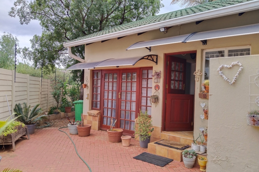 5 Bedroom Property for Sale in Meerhof North West